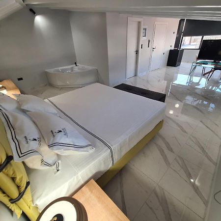 Ilia'S Luxury Suites - Adults Only Xylókastro Eksteriør bilde